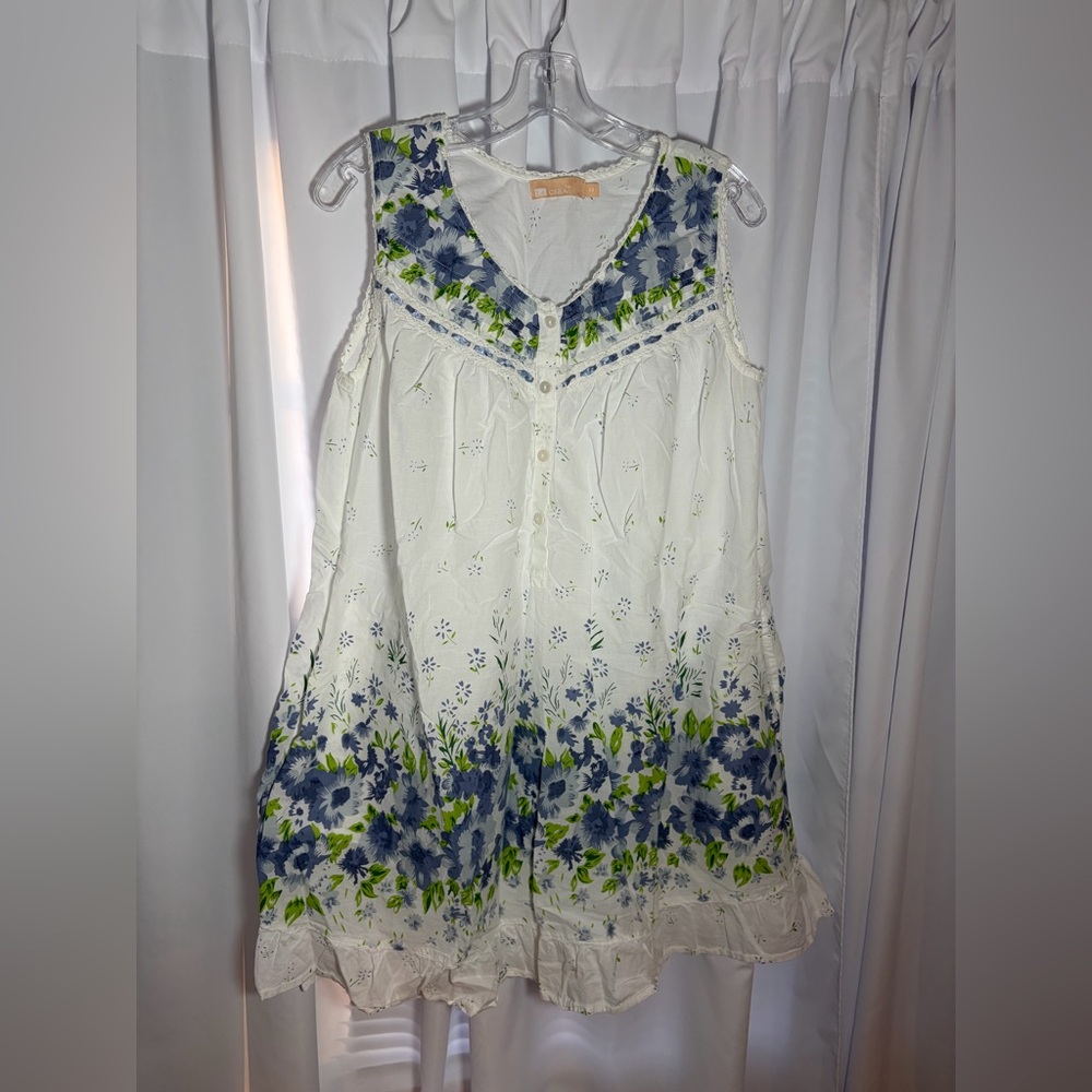 LA CERA White w/Purple Flowers Cotton  Chemise sz M